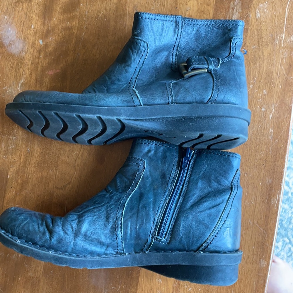 Guc Clark’s ankle boots, size 6.5W - Picture 4 of 6